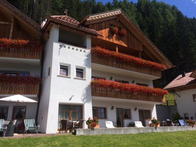 Apartments Mirabell Livinallongo Del Col Di Lana Dış mekan fotoğraf