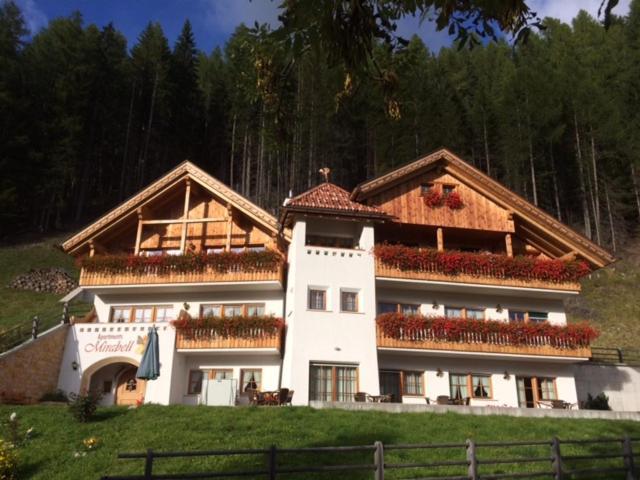 Apartments Mirabell Livinallongo Del Col Di Lana Dış mekan fotoğraf
