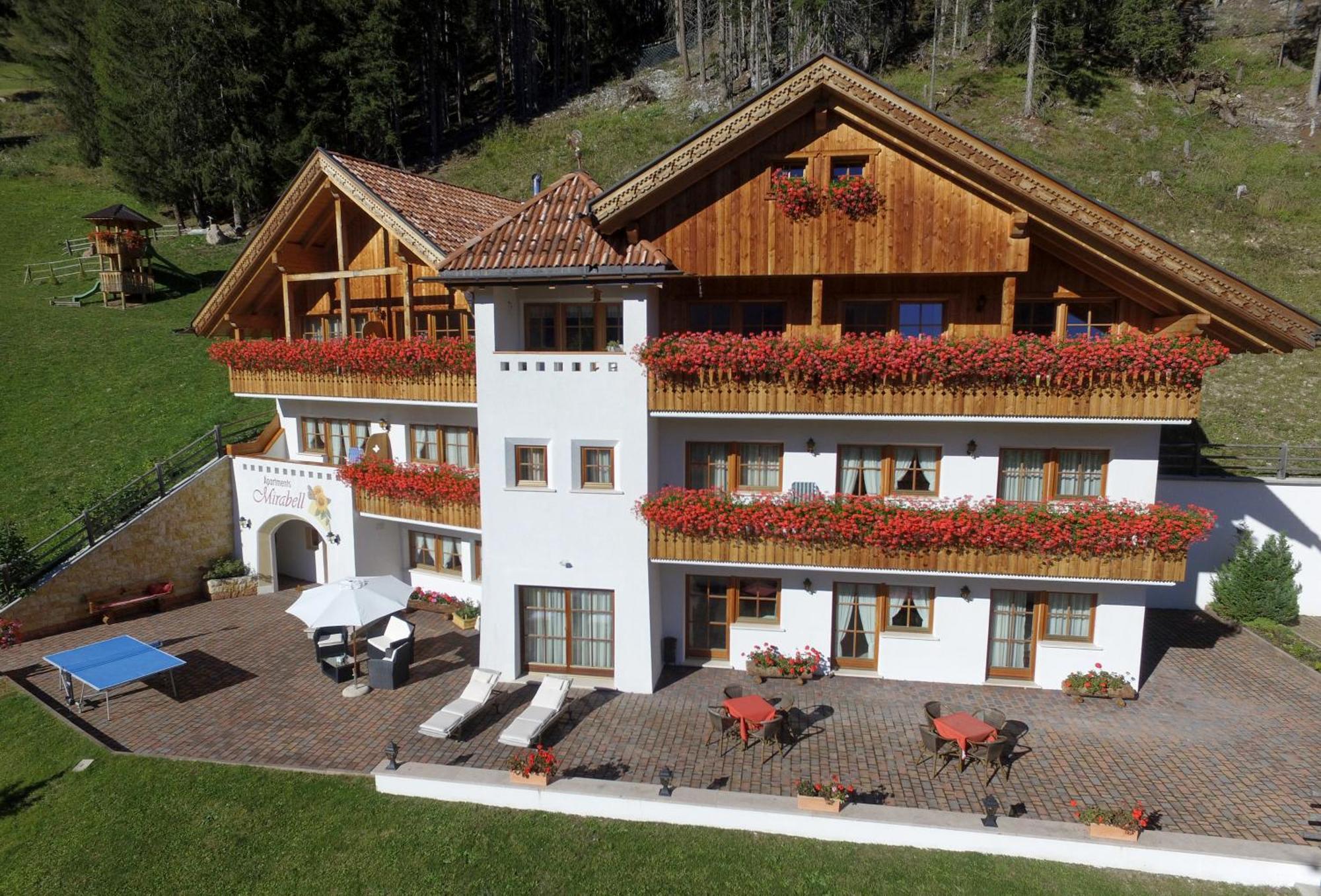 Apartments Mirabell Livinallongo Del Col Di Lana Dış mekan fotoğraf
