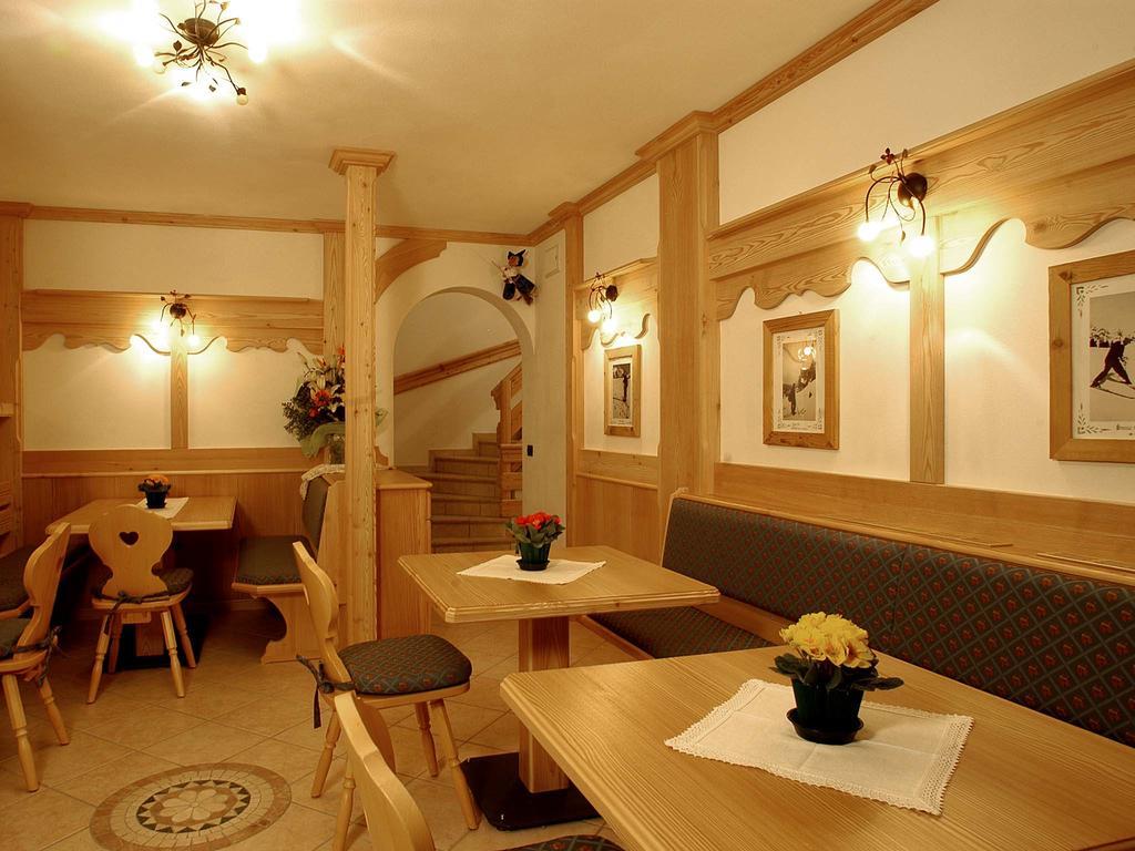 Apartments Mirabell Livinallongo Del Col Di Lana Dış mekan fotoğraf